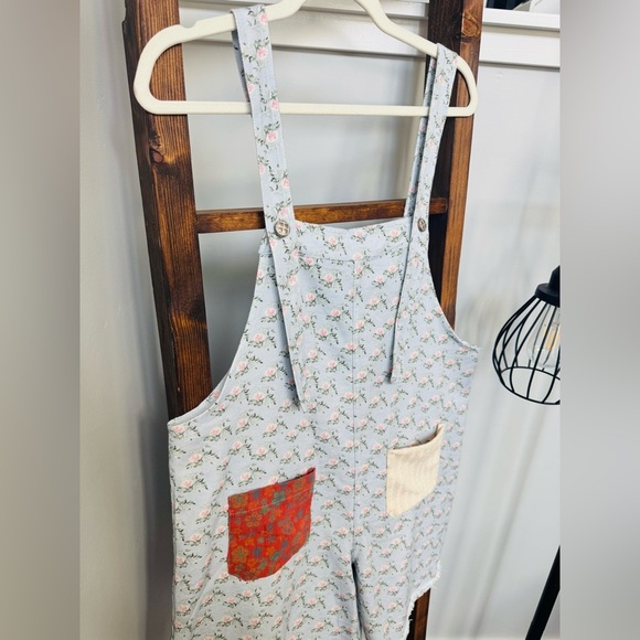 Women’s POL cottage core shortalls - Picture 2 of 5